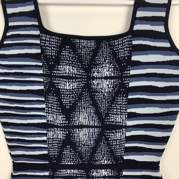 BCBG MAXAZRIA | SLEEVELESS HAILEY DRESS - Picture 6 of 7